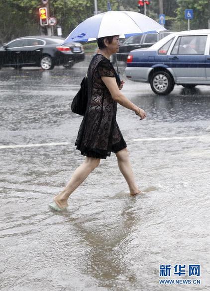 暴雨突襲上海