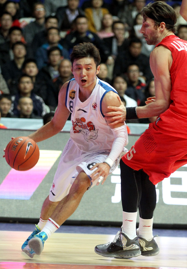 籃球——CBA：上海瑪吉斯不敵山東黃金