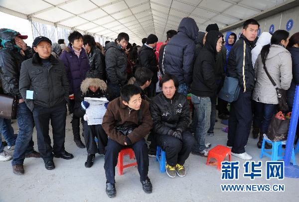 “三大難題”考驗(yàn)春運(yùn) 近29億人次能不能“走得動(dòng)”