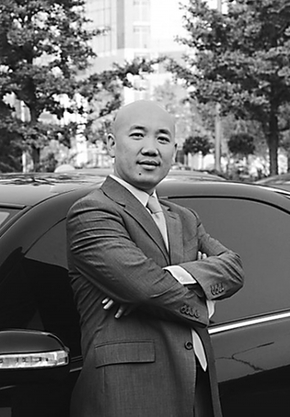奔馳車主13年免費捎帶近萬陌生人 打劫的也被他感動