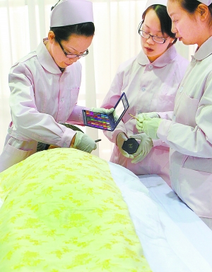 揭秘中國入殮師:不僅僅是給逝者化妝
