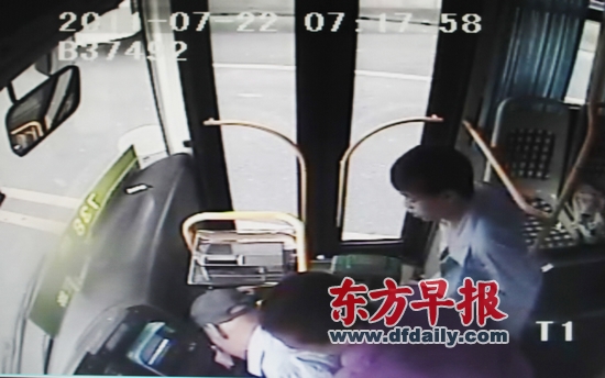 危難之間伸把手 人間處處存溫情