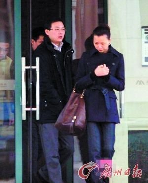 董卿首次回應將嫁富豪男友緋聞:我還在等待