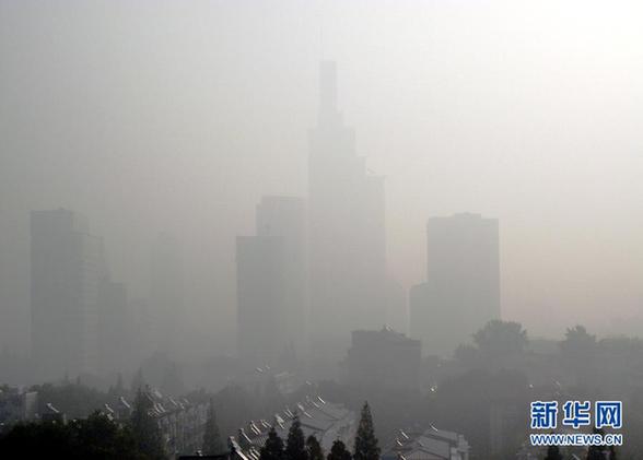 我國(guó)中東部地區(qū)持續(xù)大霧天氣