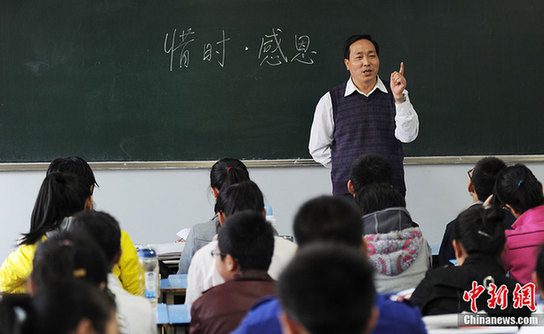 圖片故事:輪椅上寫詩的“玻璃娃娃”