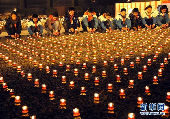 燭光祭奠南京大屠殺30萬遇難同胞