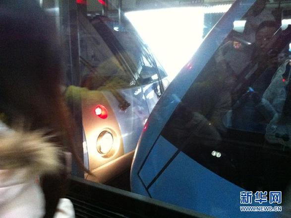 南京地鐵一號線發(fā)生故障 后車“推”走故障車