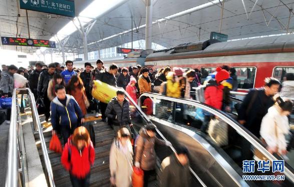 2012鐵路春運今日結(jié)束 共發(fā)送旅客超2.35億人次