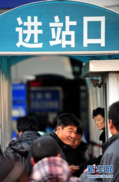2012鐵路春運今日結(jié)束 共發(fā)送旅客超2.35億人次