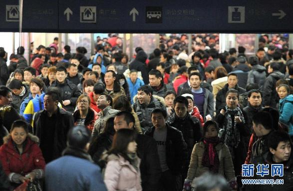 2012鐵路春運(yùn)今日結(jié)束 共發(fā)送旅客超2.35億人次