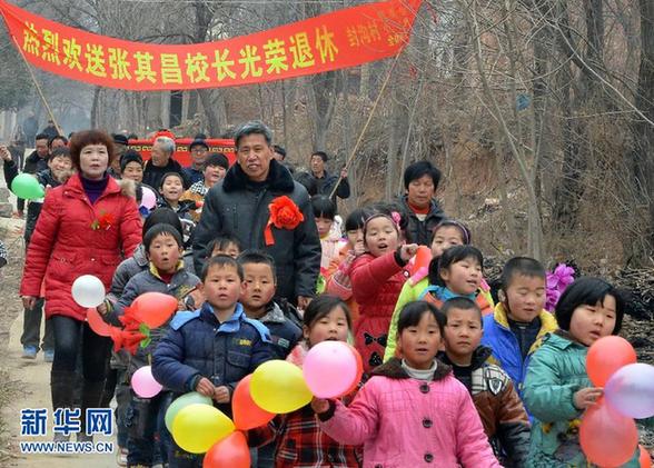一個(gè)山區(qū)小學(xué)教師的退休典禮