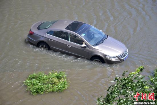 京城頻降雨市民不適應 專家解析：偏多但正常