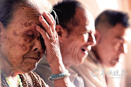 94歲麥奶奶和她的兩個智障兒 70年艱辛撫養(yǎng) 組圖