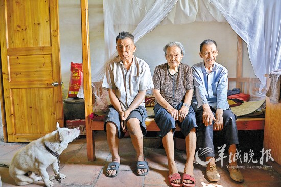 94歲麥奶奶和她的兩個智障兒 70年艱辛撫養(yǎng)