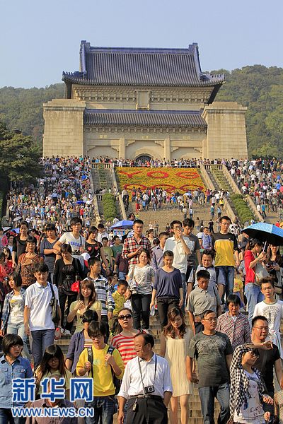 中秋國慶長假第三天景區游客量急劇攀升