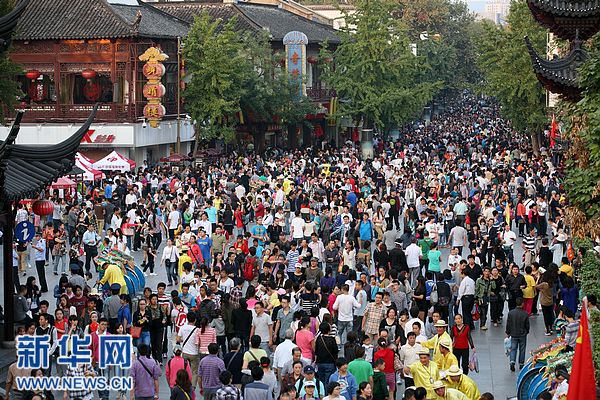 中秋國(guó)慶長(zhǎng)假第三天景區(qū)游客量急劇攀升