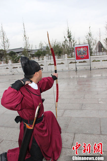 西安舉行重陽(yáng)傳統(tǒng)敬老祝壽禮