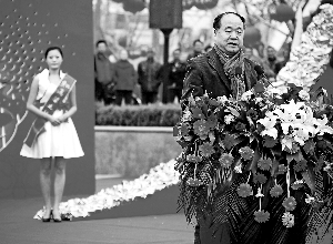 莫言：我是一個(gè)寫小說(shuō)的農(nóng)民 望“莫言熱”降溫