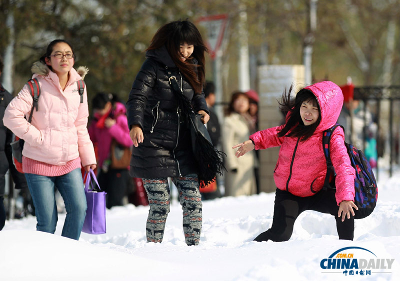 北京延慶遭遇52年來最大降雪 抗雪救災(zāi)有序進(jìn)行