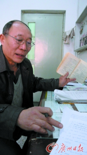 大學(xué)門衛(wèi)自學(xué)七國語言 每天晚上用英語“清樓”