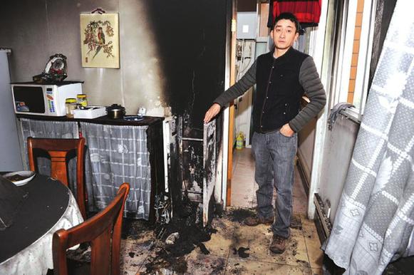 飲水機自燃 屋子被熏成“黑煤窯”