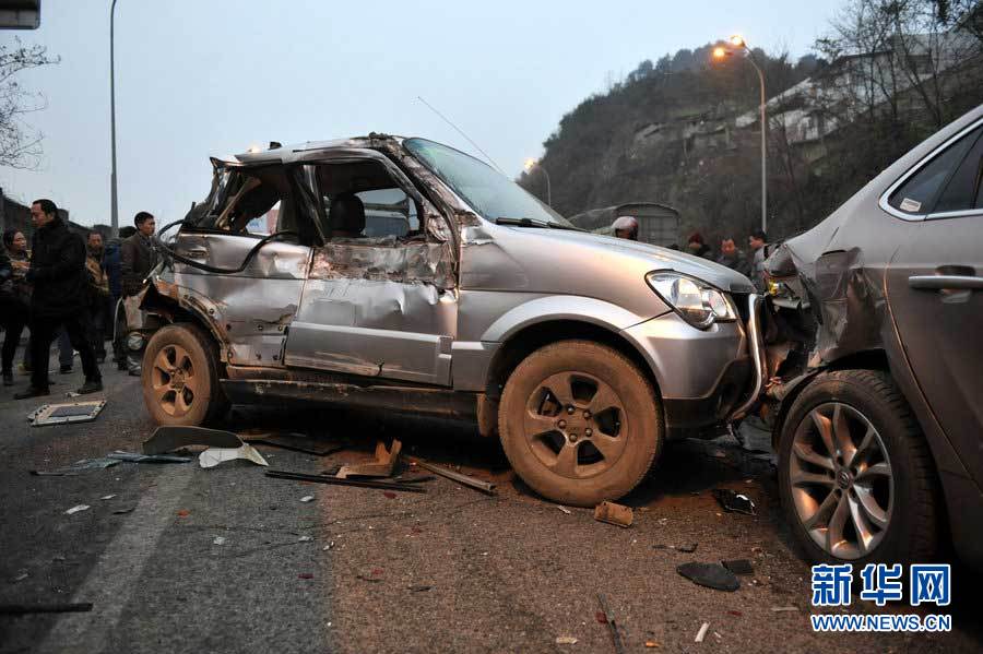 貴陽蔡家關(guān)路段18車追尾4車起火