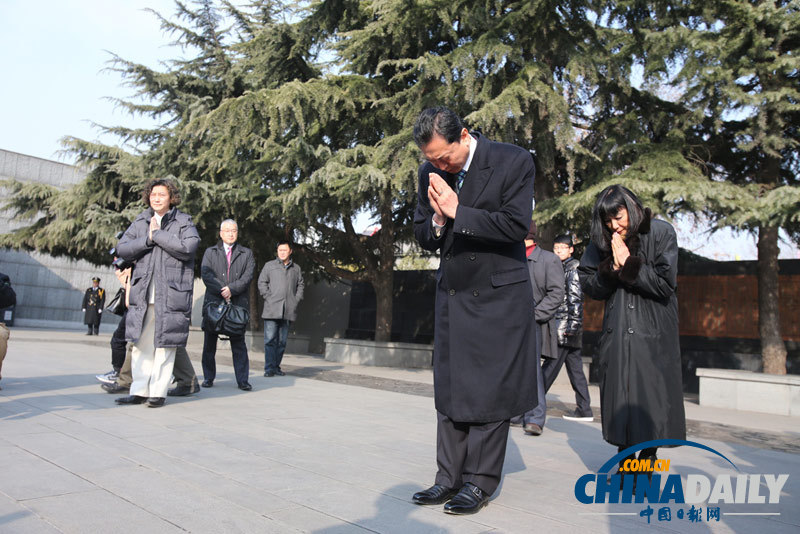 日前首相鳩山由紀夫參觀南京大屠殺紀念館