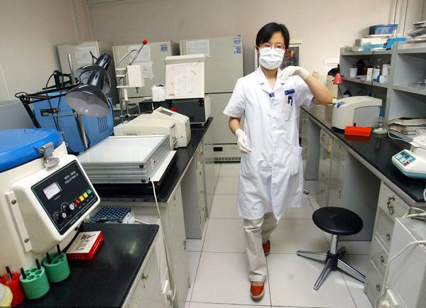 婚姻脆弱催熱親子鑒定 滴血認(rèn)親一再上演