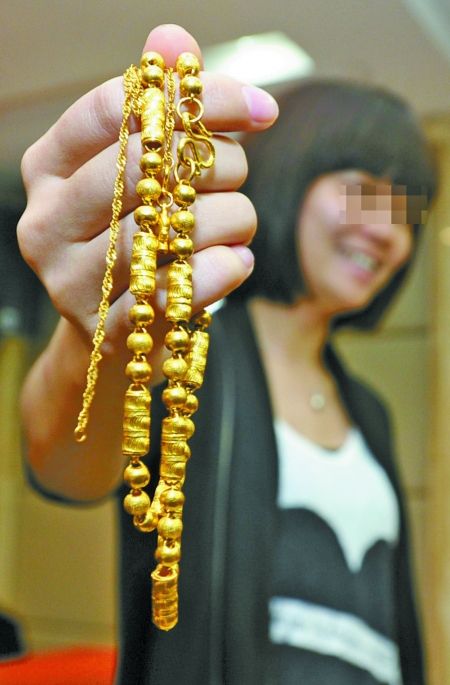 女子網(wǎng)購(gòu)腳架收到1.798公斤千足金 價(jià)值60萬(wàn)