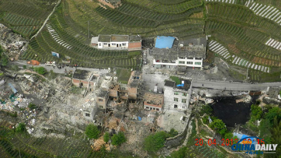 高清：空中直擊四川蘆山地震現(xiàn)場(chǎng) 已有47人死亡
