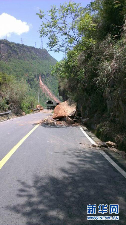 四川蘆山7.0級地震 民間救援隊往災區集結