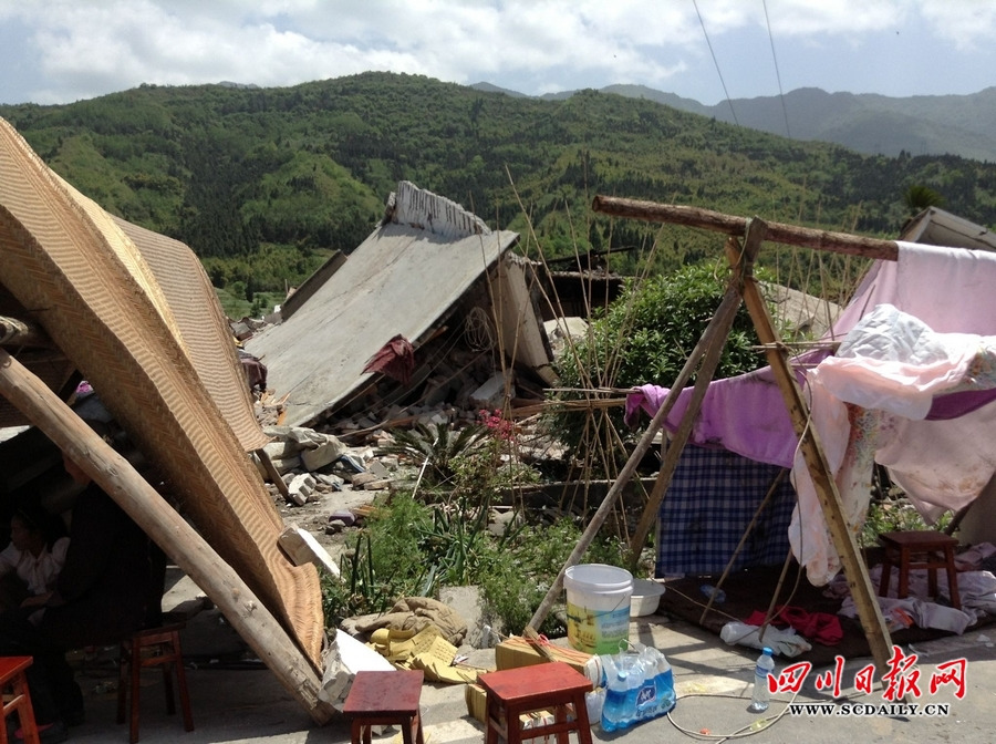 四川蘆山7.0級地震 民間救援隊往災區集結
