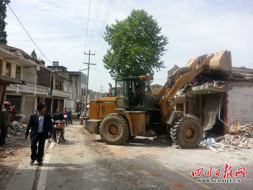 四川蘆山7.0級地震 民間救援隊往災區集結