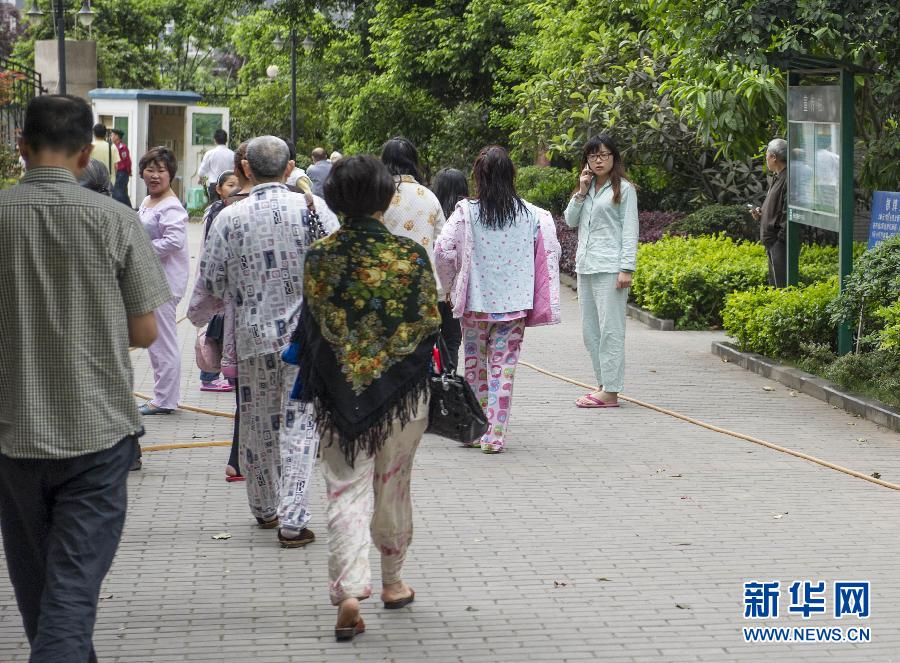 四川蘆山7.0級地震 民間救援隊往災區集結