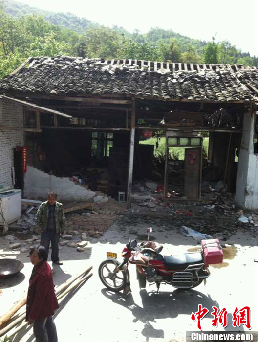 四川蘆山7.0級地震 民間救援隊往災區集結