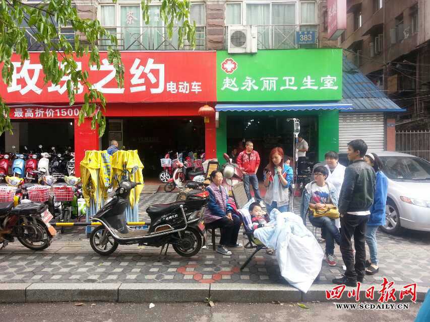 蘆山縣地震現場直擊：房倒屋塌[組圖]