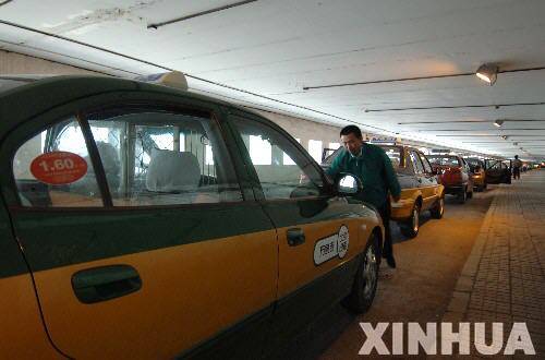 京出租車擬漲價(jià) 社會(huì)各界吐槽