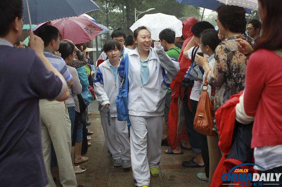 特刊：中國日報(bào)聚焦全國高考第一日