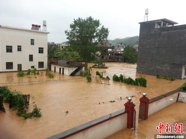 “蘇力”攜暴雨侵襲江西 贛南局地受淹嚴重