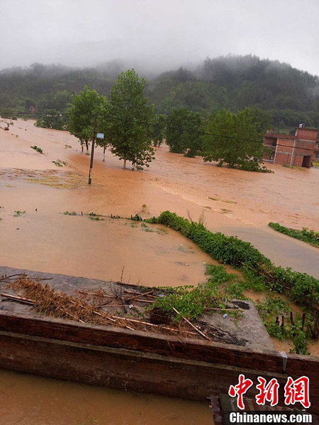 “蘇力”攜暴雨侵襲江西 贛南局地受淹嚴重