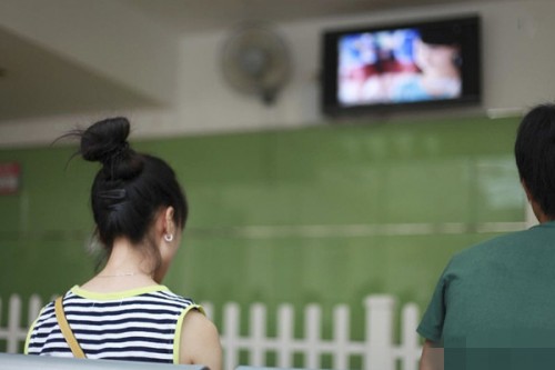 5位前男友不知誰是孩兒爸陪同人流 揭秘少女人流現(xiàn)場(圖)