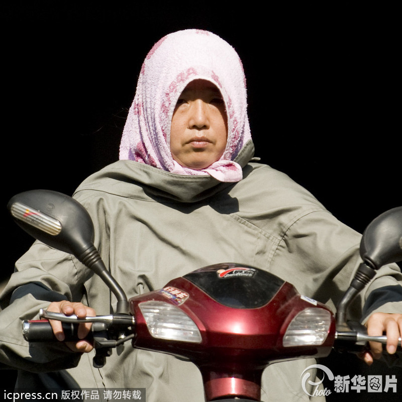 40.4℃高溫破紀錄 杭州市民全副武裝眾生相