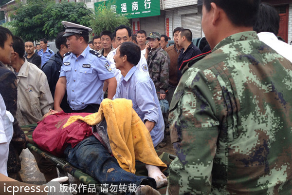 暴雨襲擊甘肅天水引發泥石流 多處民房被毀數人被埋