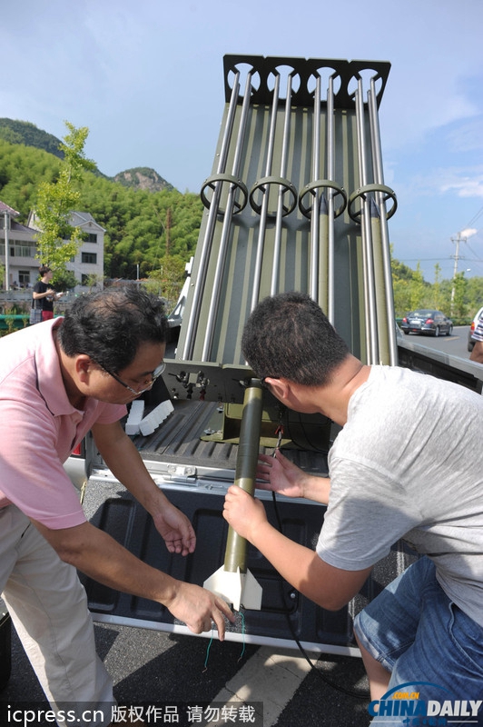 火箭彈射入空中 杭州成功實施人工增雨緩解旱情