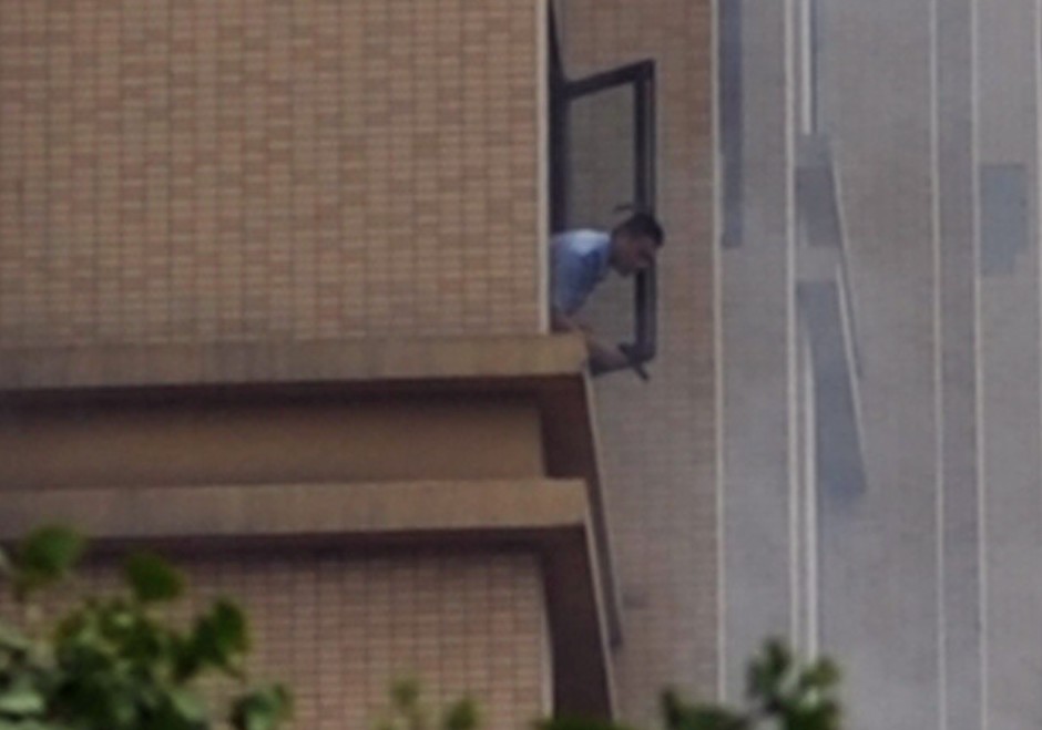 成都成華區(qū)發(fā)生警匪槍戰(zhàn) 2疑犯被制服1人在逃
