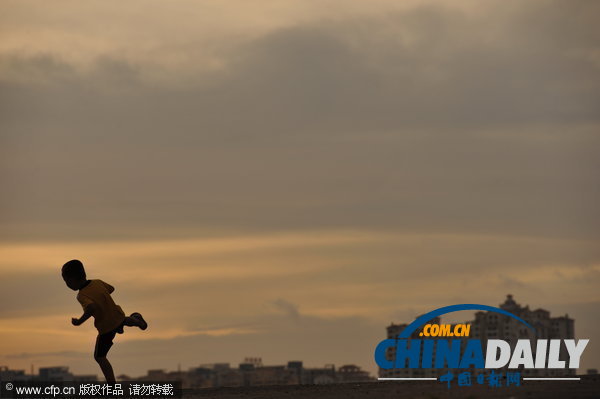 海南瓊海：風(fēng)暴欲來