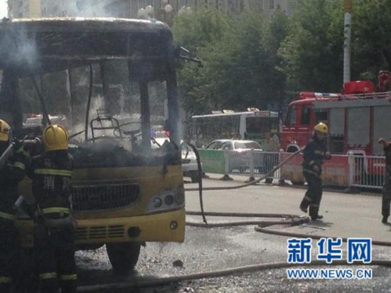 乘客稱烏魯木齊公交車突然起火 沒有聽到爆炸聲