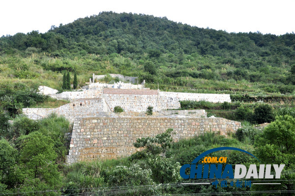 湖南漣源：國家地質(zhì)公園內(nèi)現(xiàn)1.2畝豪華墓 形似城堡
