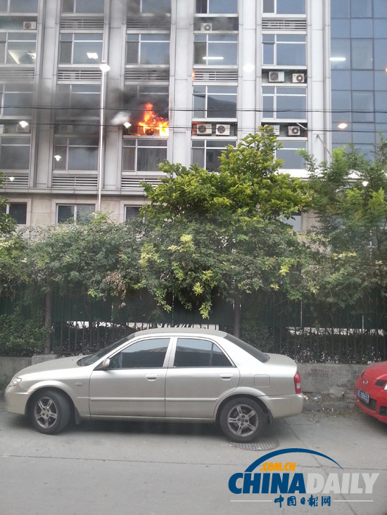 北京惠新西街一處辦公樓發生火災