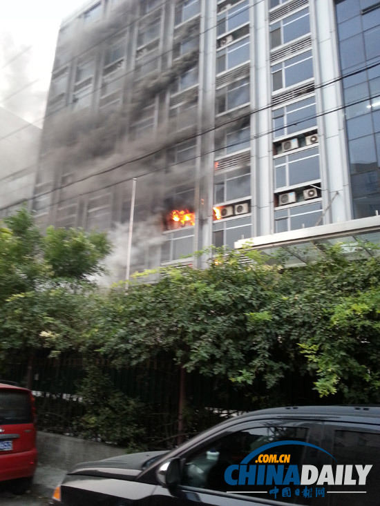 北京惠新西街一處辦公樓發生火災